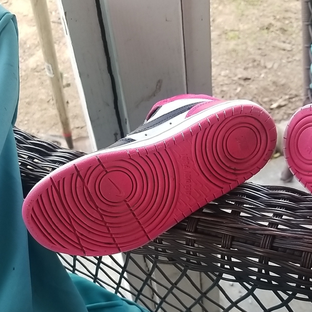 Nike Kids Black and Pink Sneakers - Picture 9 of 11